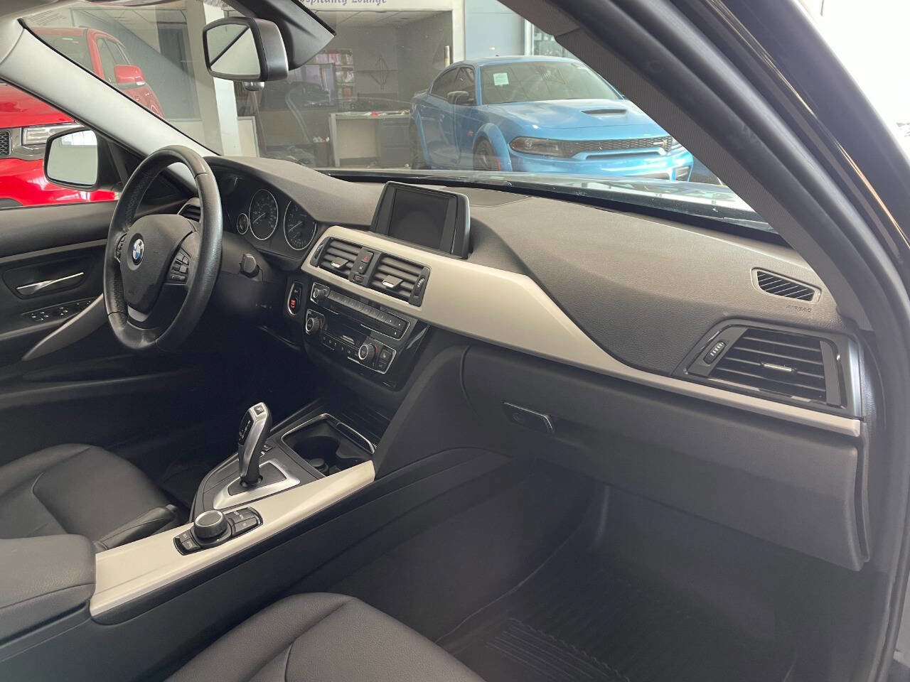 Used 2017 BMW 320i xDrive Sedan image 30