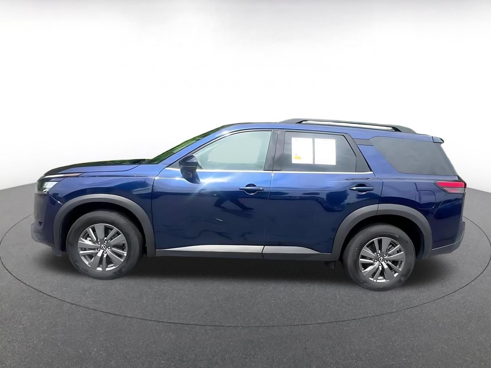 Used 2025 Nissan Pathfinder SV AWD/4WD image 9