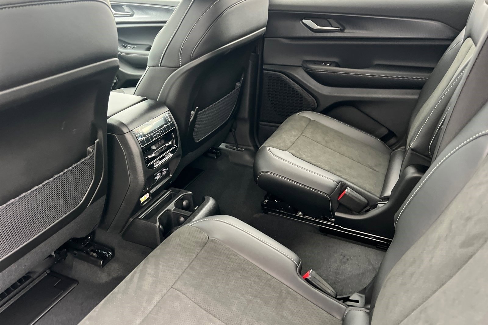 New 2025 Jeep Grand Cherokee L Altitude image 12