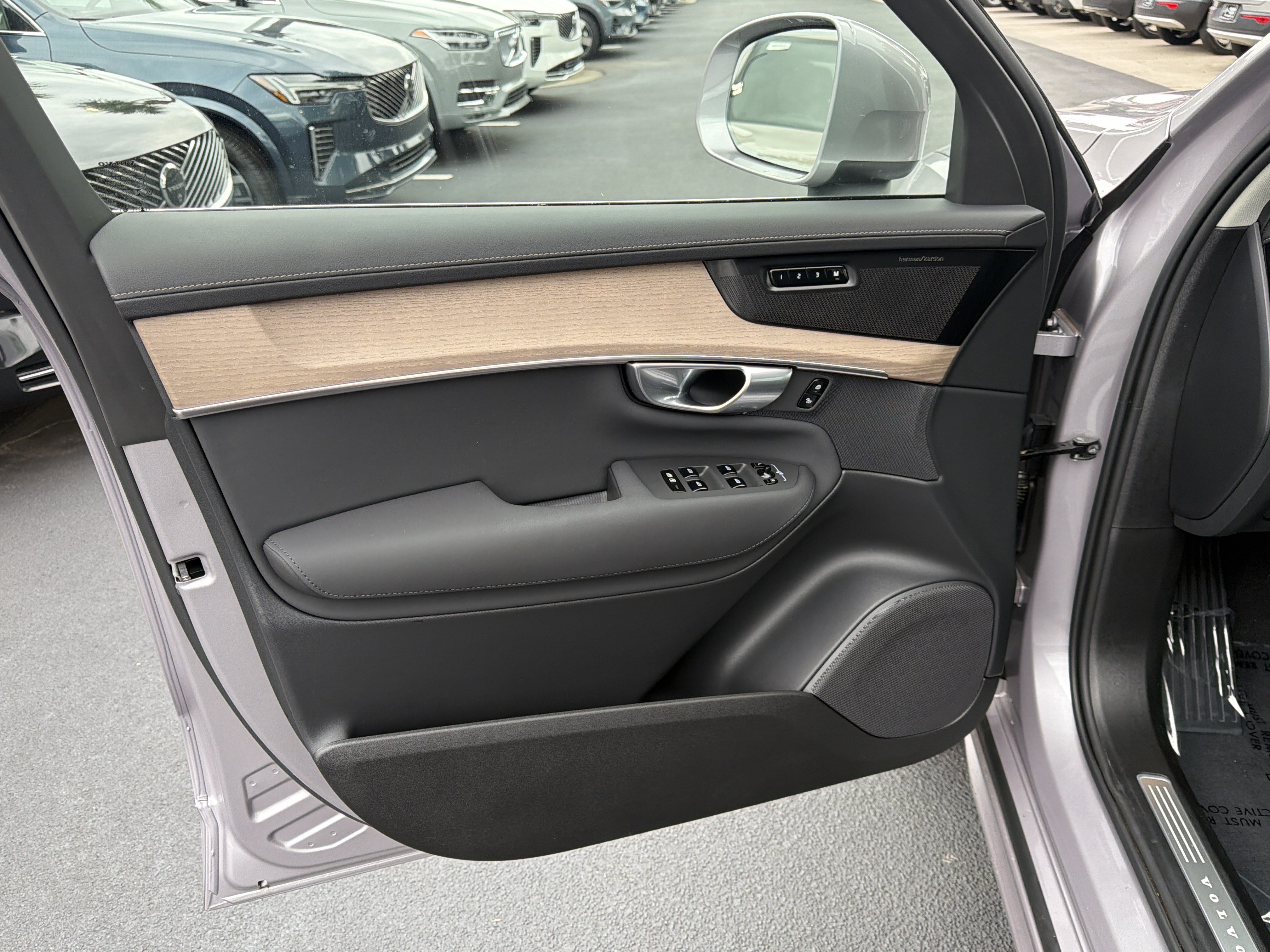 Certified 2026 Volvo XC90 B6 Plus AWD/4WD image 14
