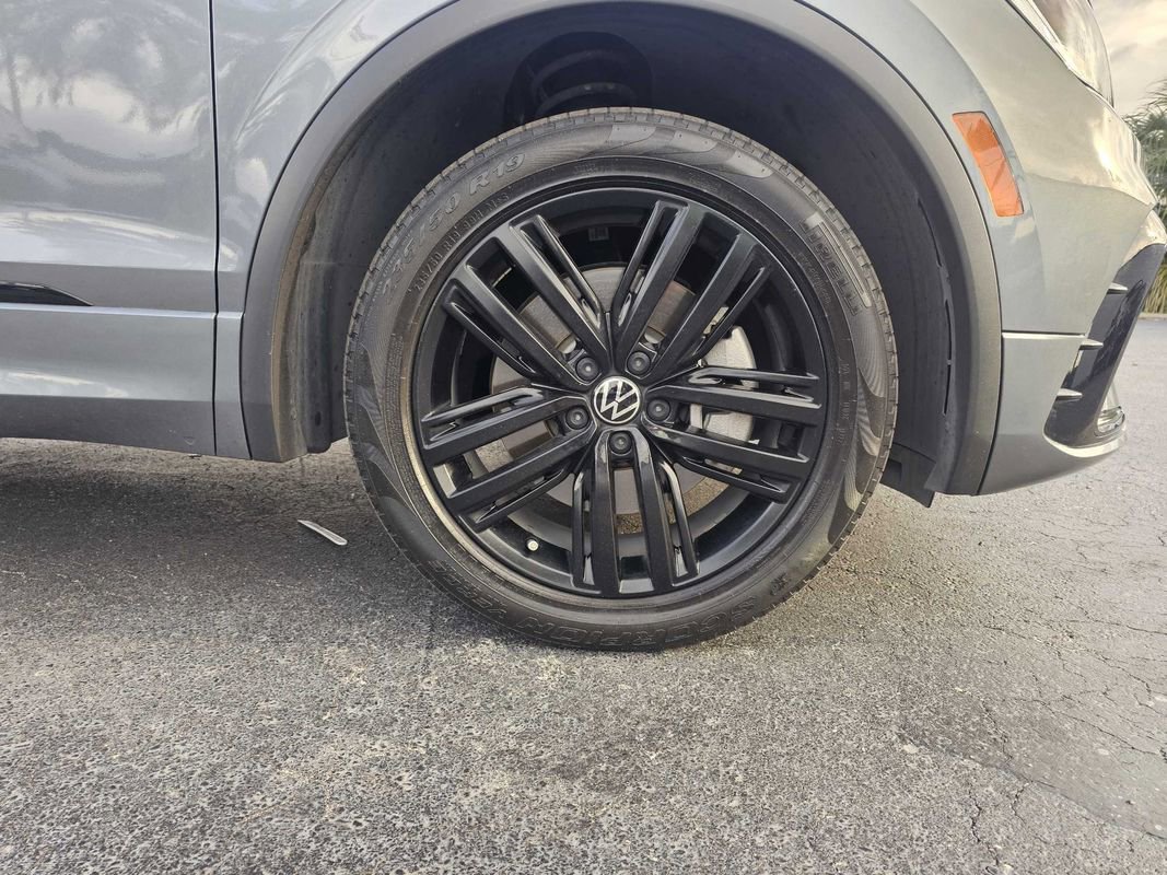 Used 2022 Volkswagen Tiguan SE R-Line image 23