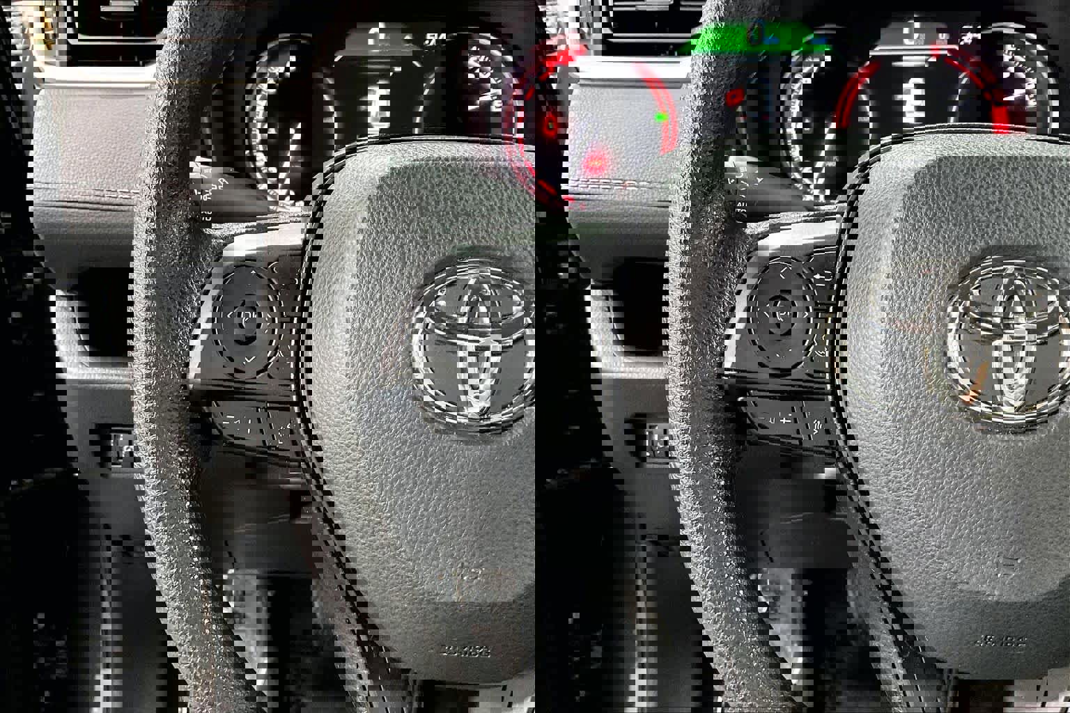 Used 2025 Toyota RAV4 XLE AWD/4WD image 24