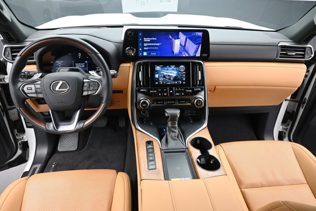 Used 2025 Lexus LX 600 4WD w/ Luxury Package image 12