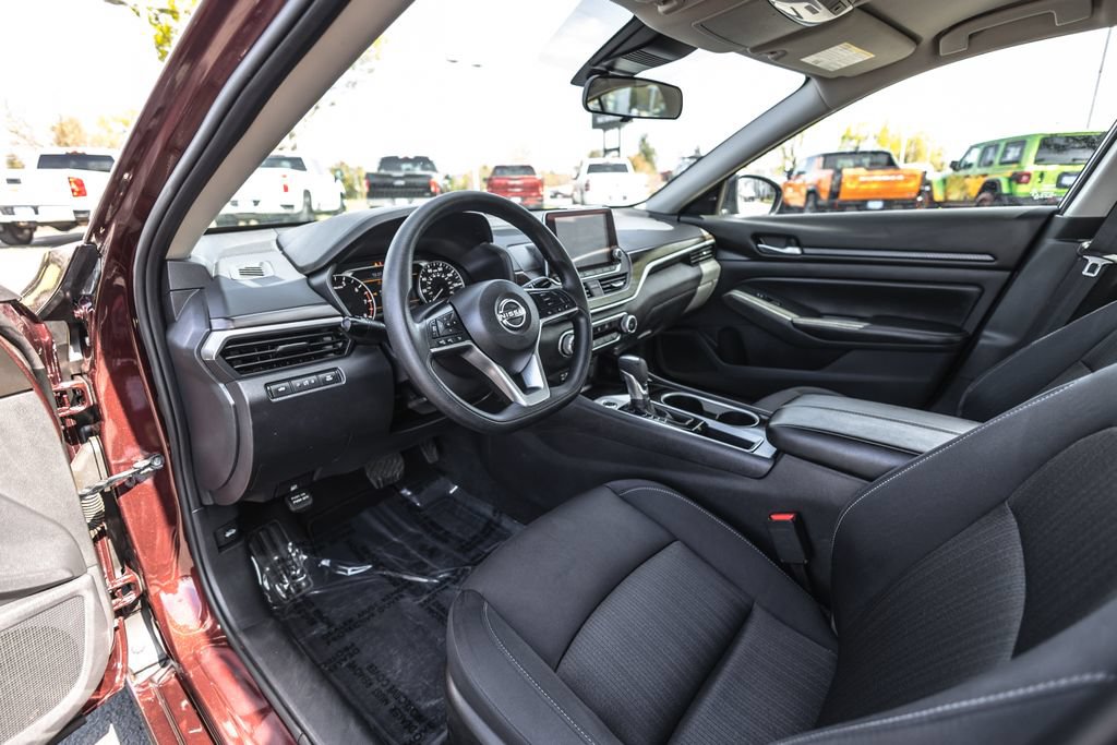 Used 2024 Nissan Altima 2.5 SV FWD image 19