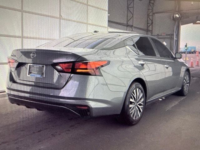 Certified 2024 Nissan Altima 2.5 SV FWD image 6
