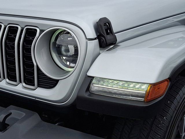 Certified 2024 Jeep Wrangler Unlimited Sahara w/ Technology Group AWD/4WD image 12