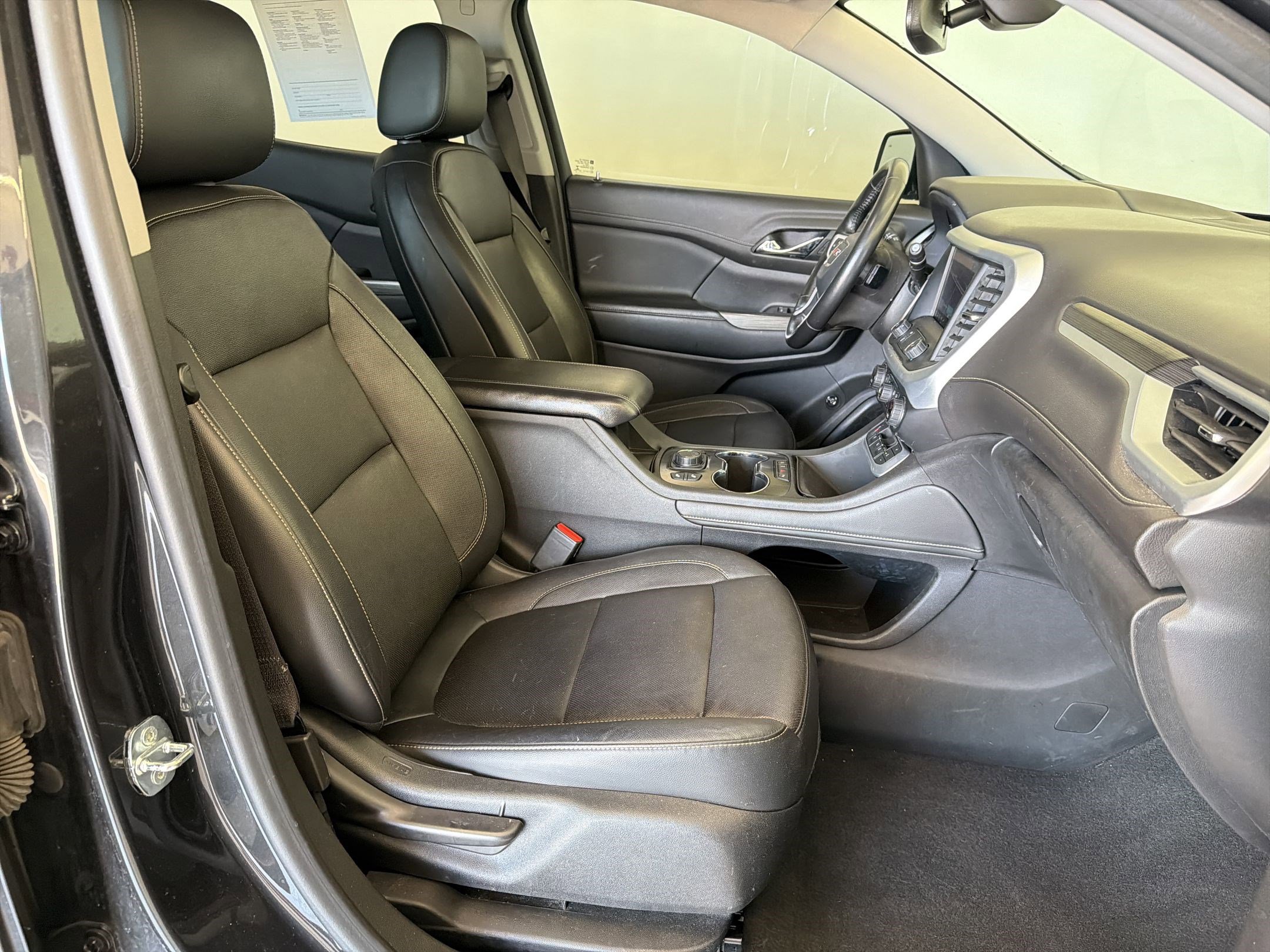 Used 2020 GMC Acadia SLT w/ Driver Alert Package II image 30