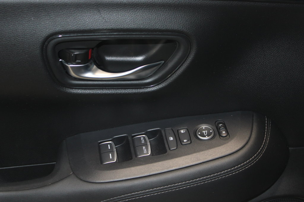 Used 2023 Honda HR-V EX-L image 6
