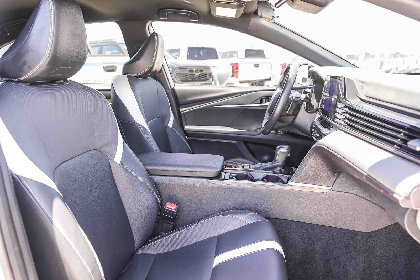 Used 2025 Toyota Camry SE FWD image 17