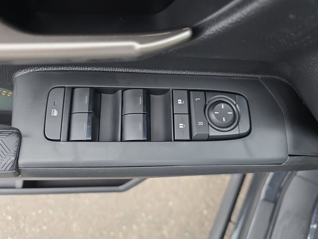 Used 2025 Toyota Tacoma Trailhunter image 29