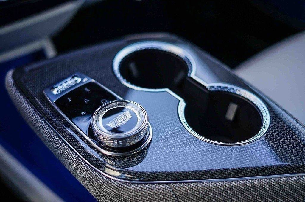 New 2026 Cadillac Optiq Sport 1 image 30