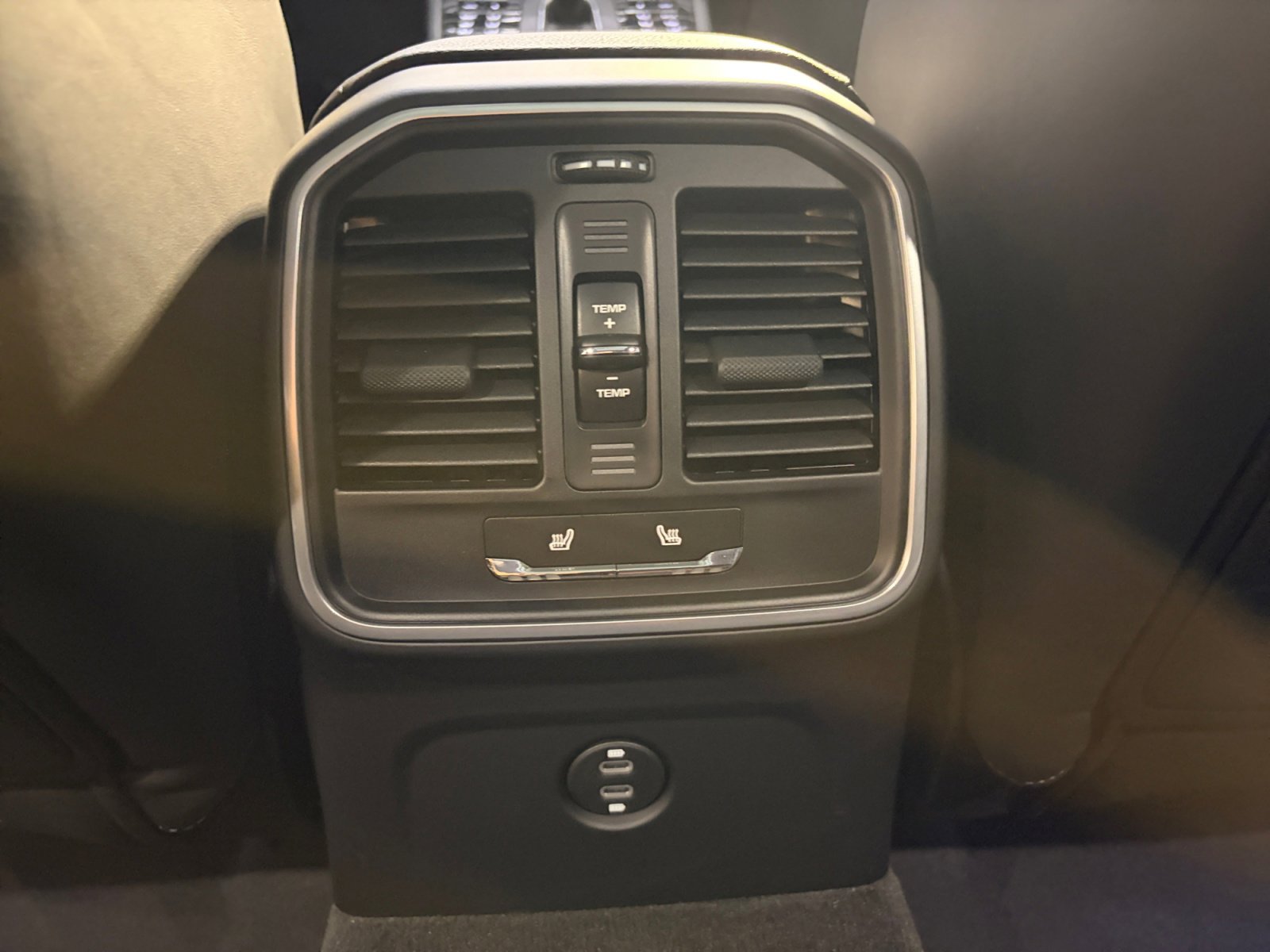 Certified 2026 Porsche Macan AWD/4WD image 29