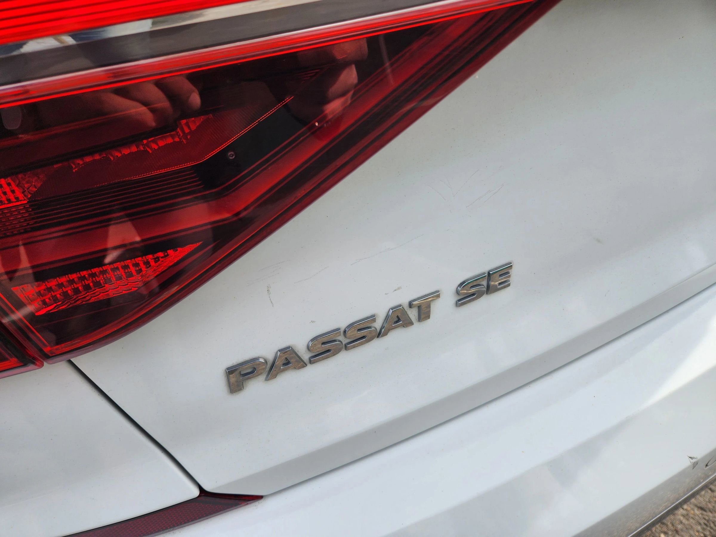 Used 2018 Volkswagen Passat 2.0T SE image 12