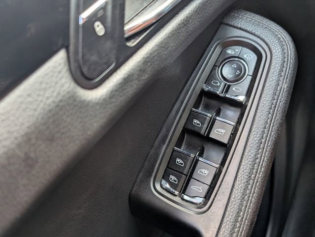 Used 2018 Porsche Macan image 36