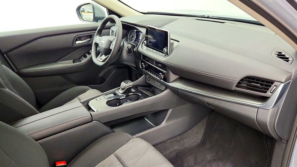 Used 2026 Nissan Rogue SV FWD image 43