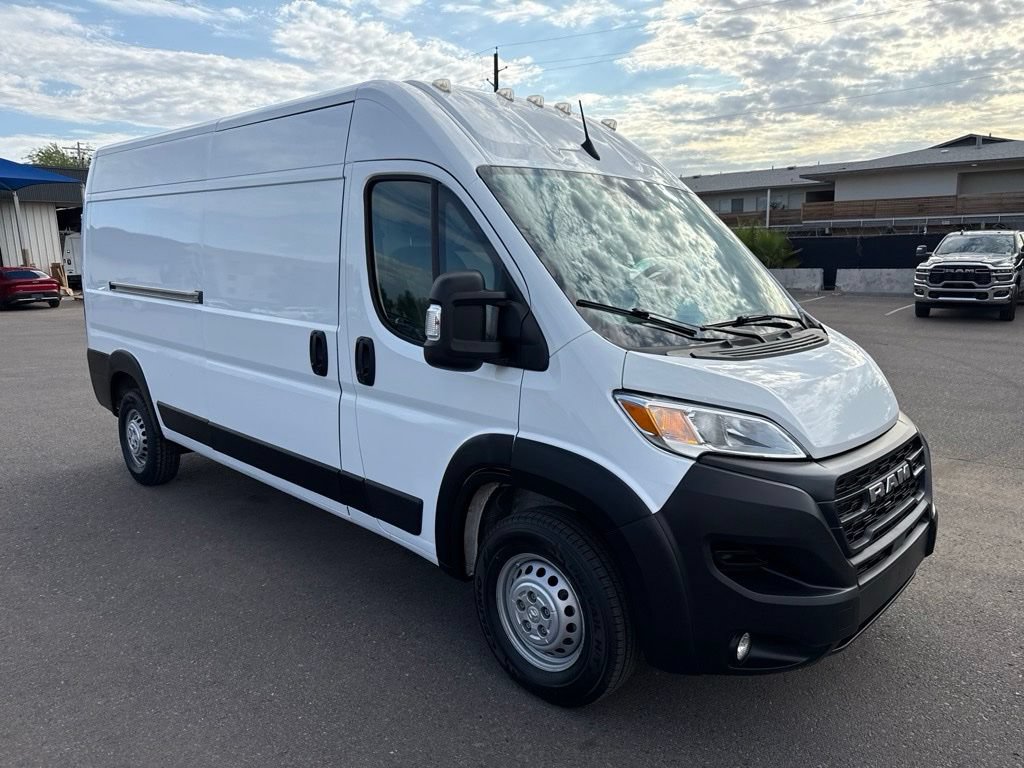 Used 2024 RAM ProMaster 2500 w/ Convenience Group FWD image 2