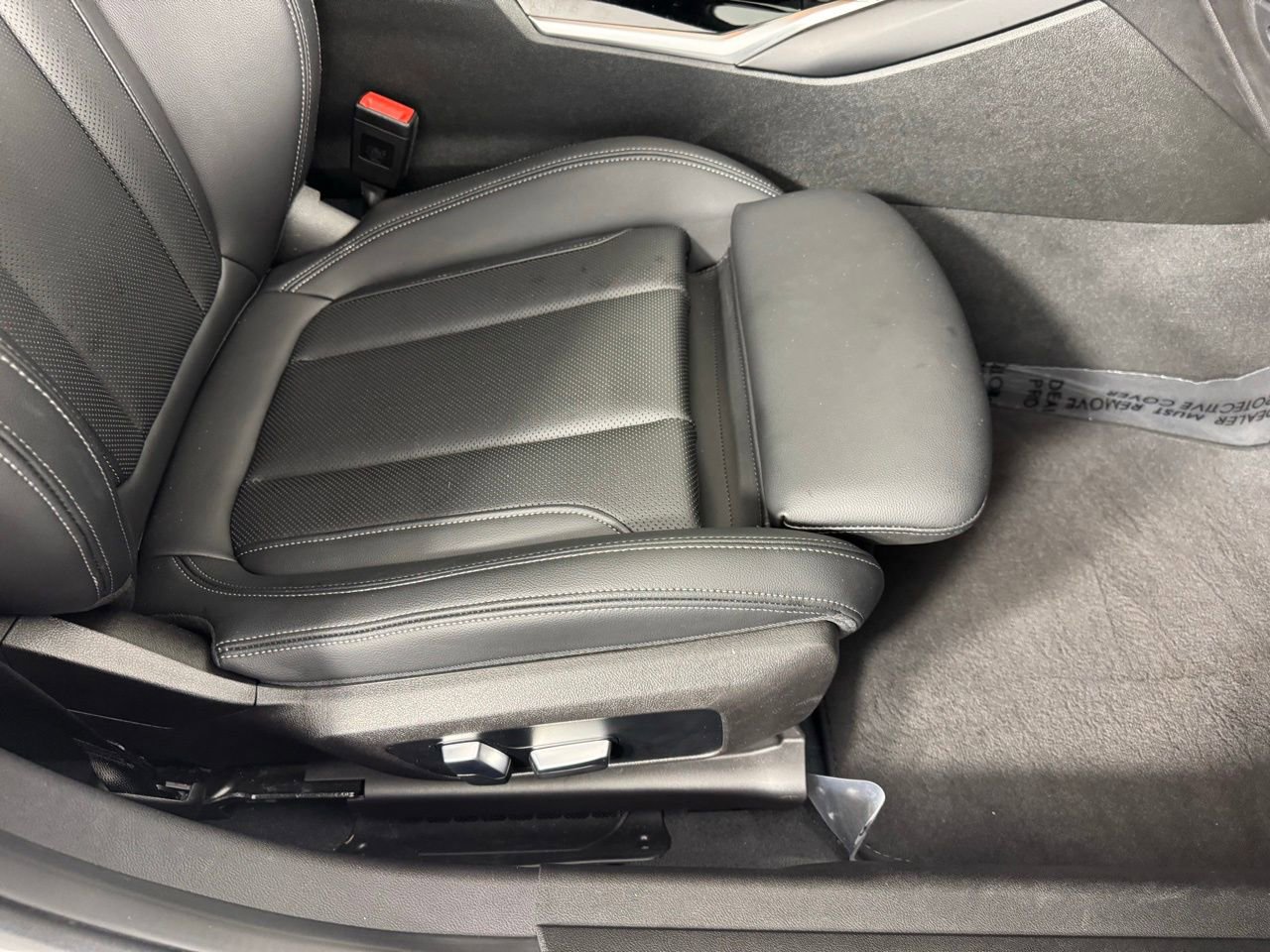 Used 2023 BMW 330i Sedan w/ Premium Package image 34