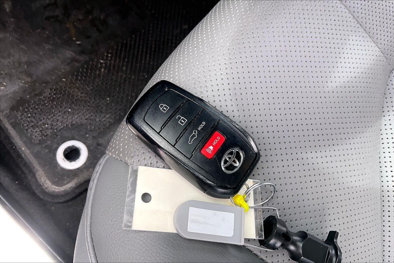 Used 2025 Toyota Highlander Limited FWD image 15
