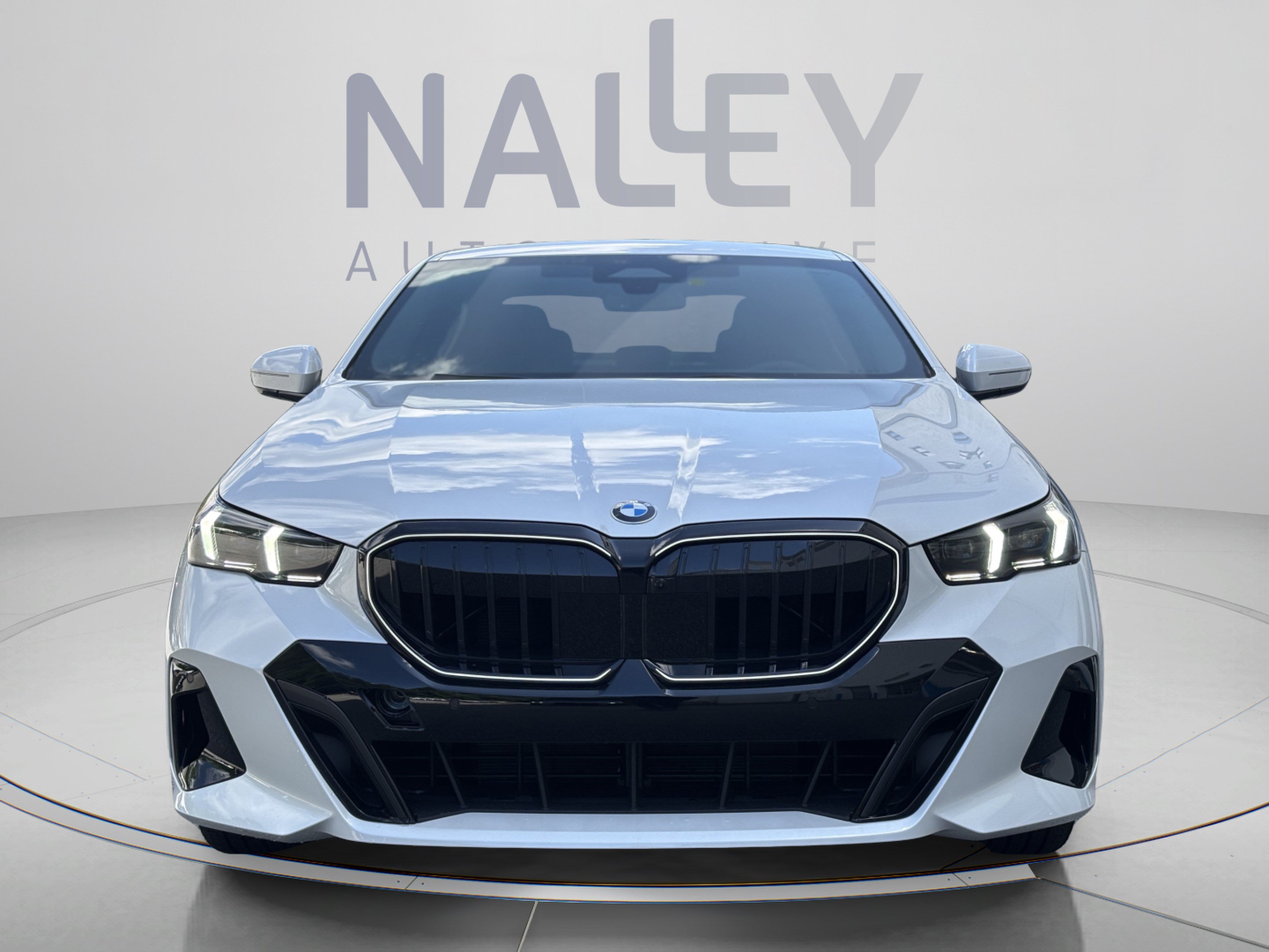 Used 2027 BMW 530i w/ M Sport Package RWD image 6