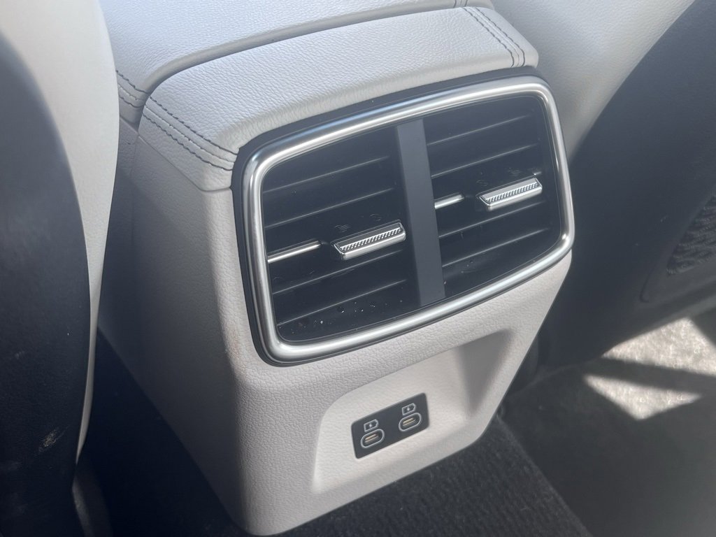 Used 2025 Genesis G70 2.5T image 12