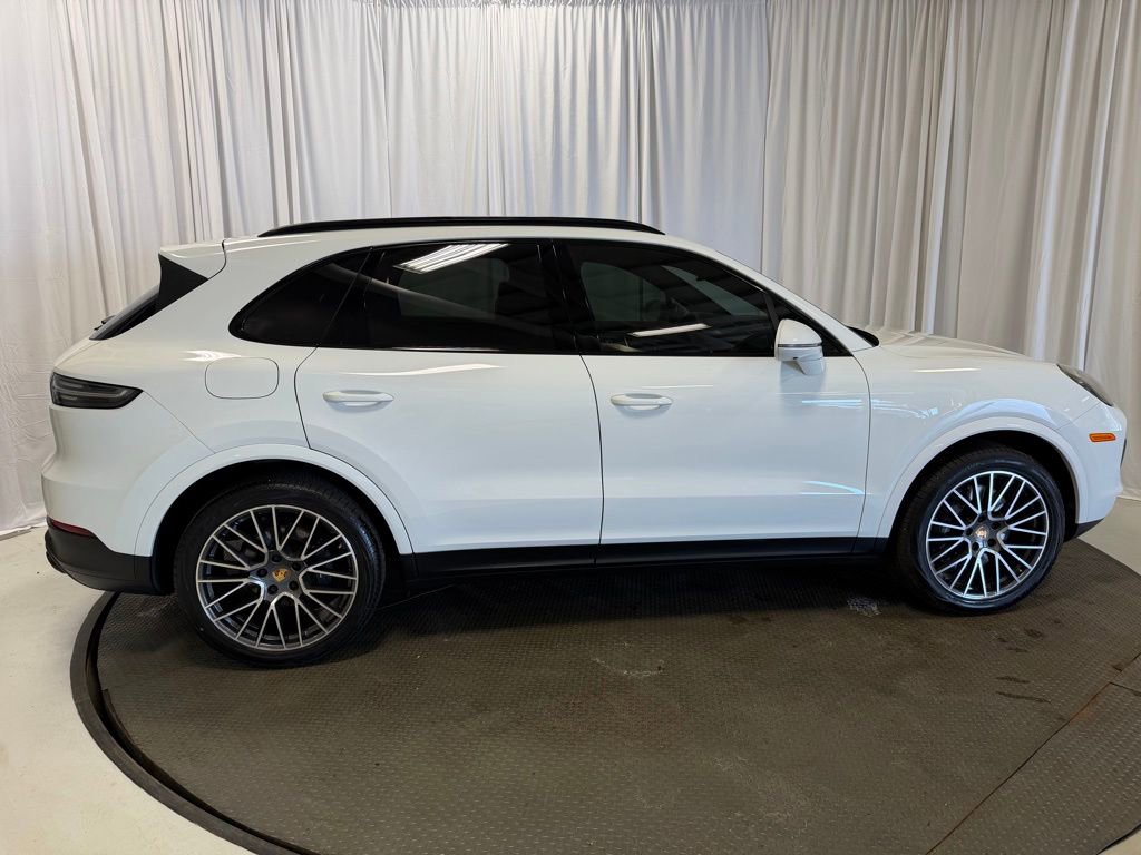 Certified 2023 Porsche Cayenne Platinum Edition image 32