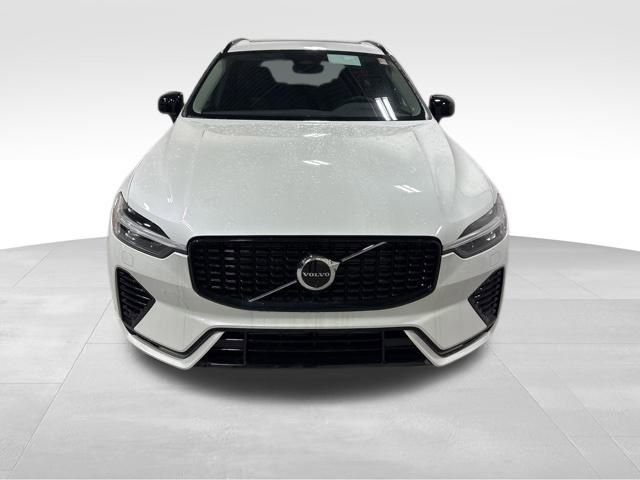 Used 2025 Volvo XC60 T8 Plus w/ Climate Package image 11