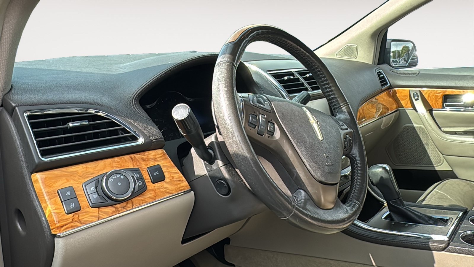 Used 2013 Lincoln MKX FWD image 7