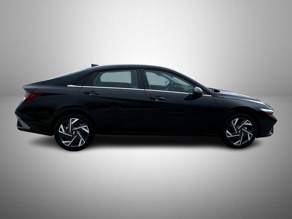 New 2025 Hyundai Elantra Limited image 4