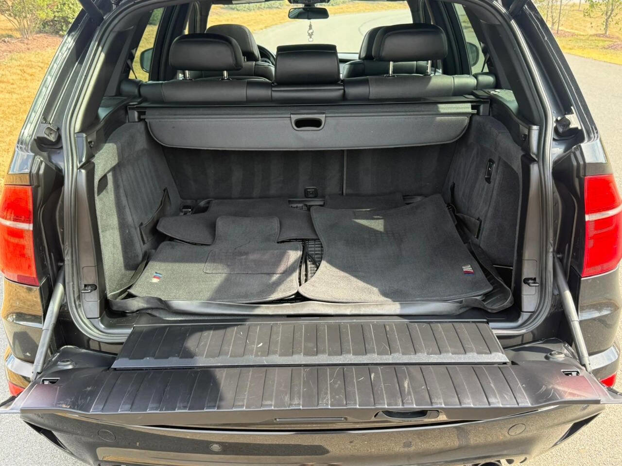 Used 2011 BMW X5 M image 25
