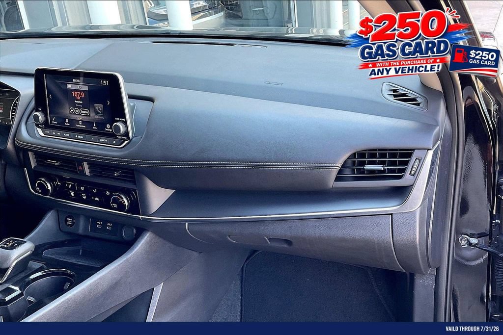Used 2024 Nissan Rogue S FWD image 15
