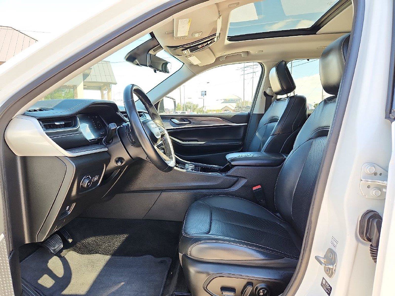 Used 2021 Jeep Grand Cherokee L Limited w/ Luxury Tech Group II AWD/4WD image 17
