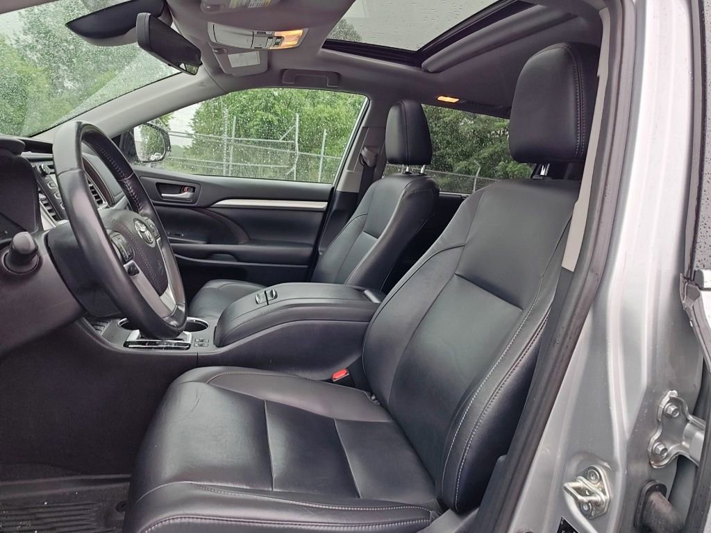 Used 2019 Toyota Highlander XLE AWD/4WD image 8