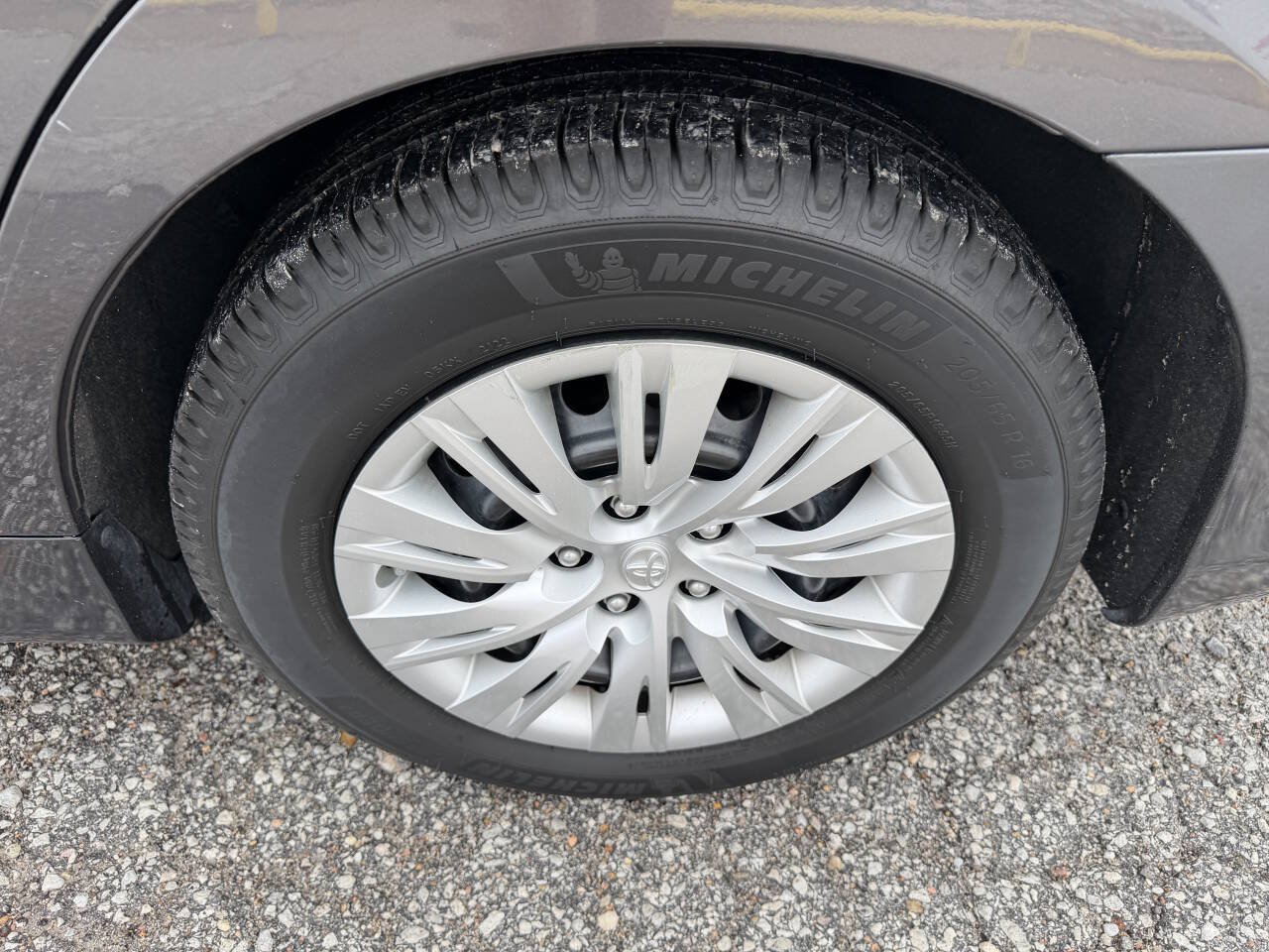 Used 2014 Toyota Camry LE FWD image 10