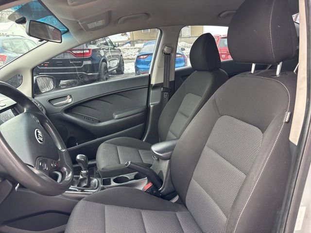Used 2017 Kia Forte LX image 12