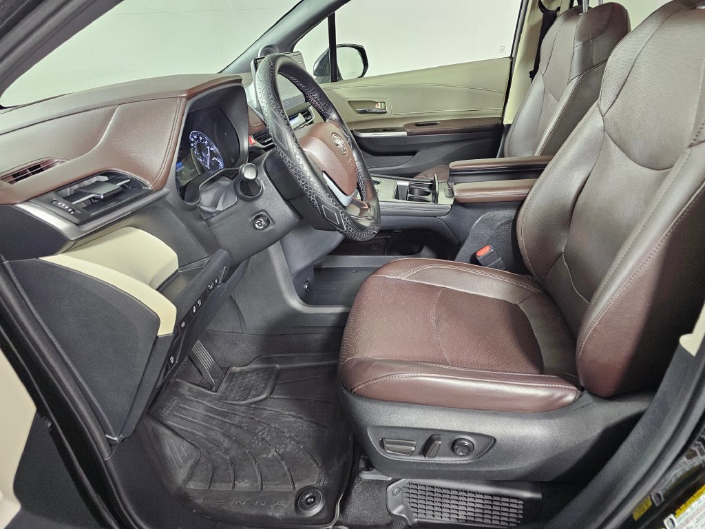 Used 2022 Toyota Sienna Platinum AWD/4WD image 21