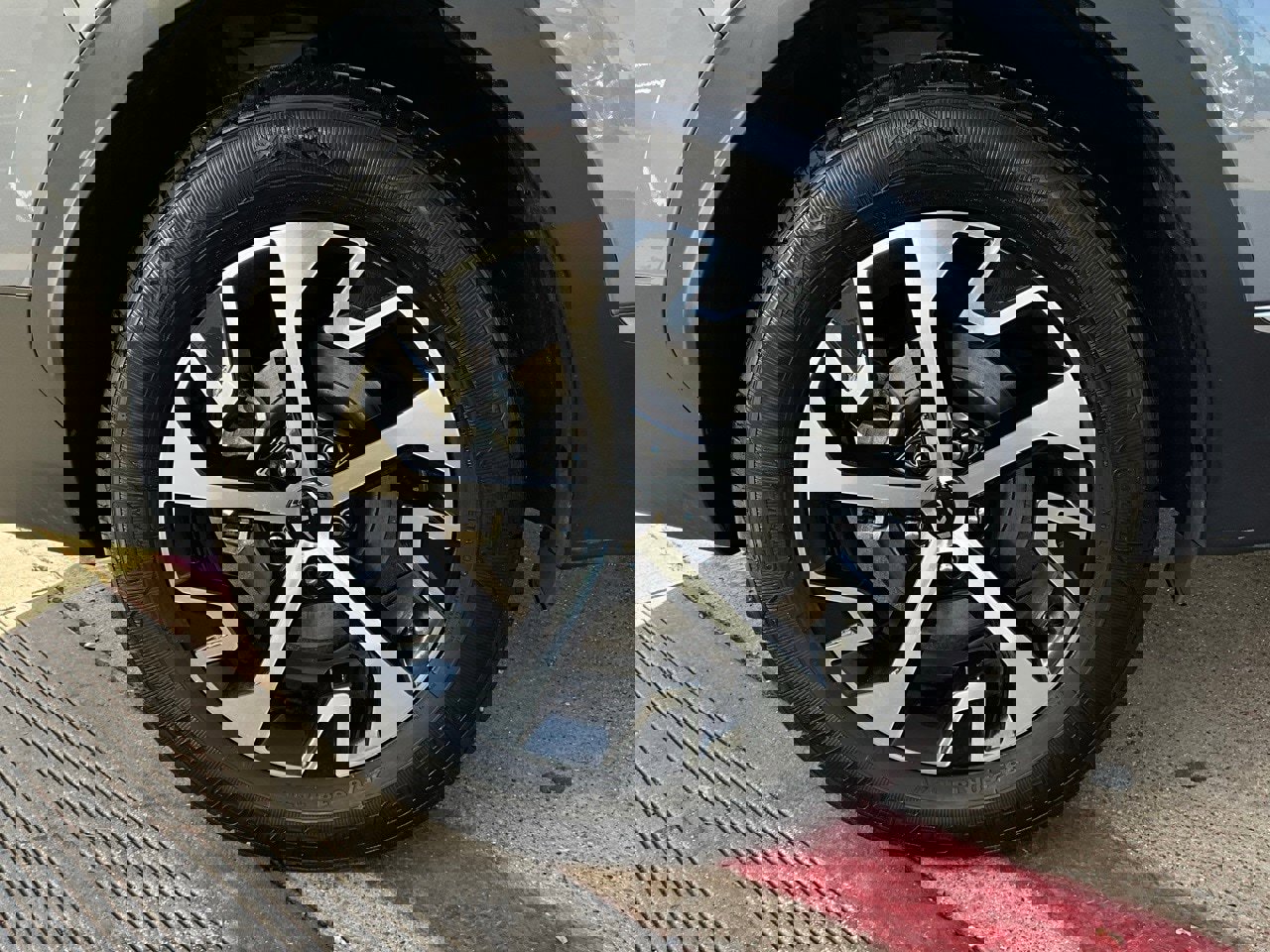 Used 2023 Kia Sportage EX image 9