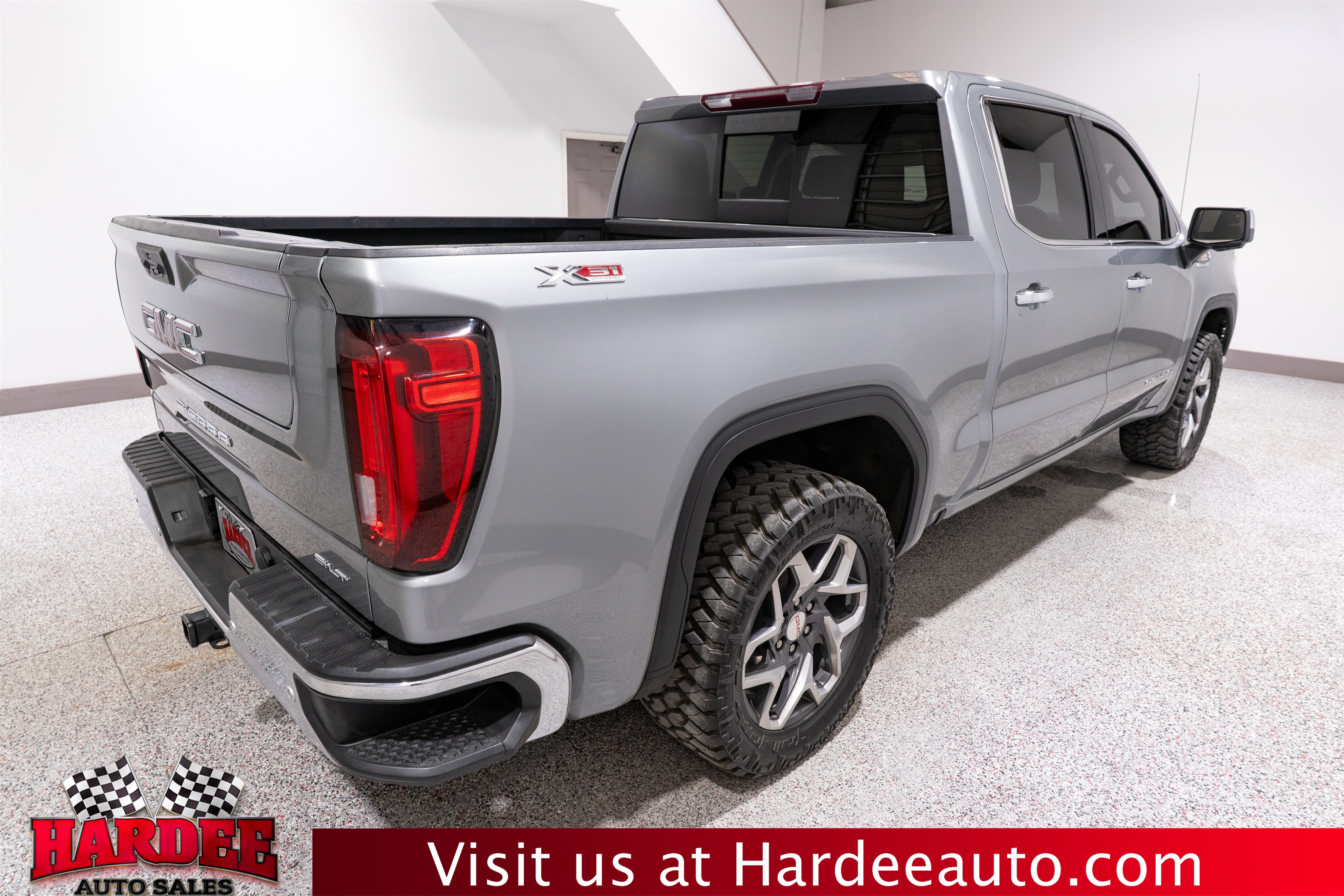 Used 2023 GMC Sierra 1500 SLT w/ SLT Premium Plus Package AWD/4WD image 5