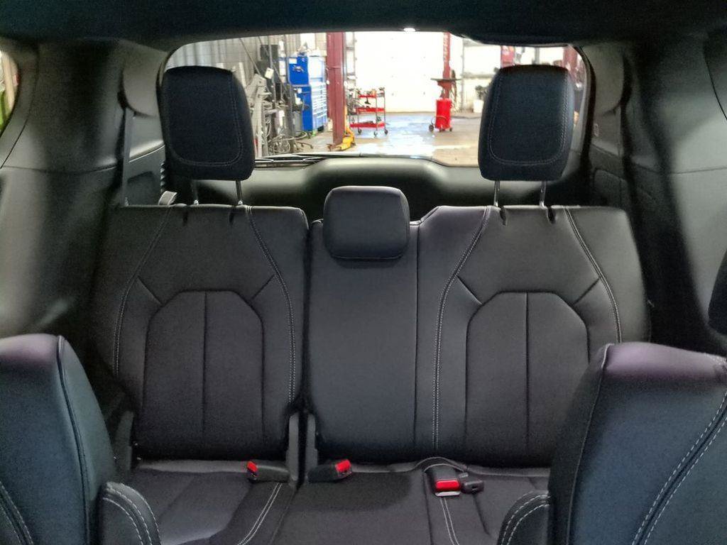 New 2026 Chrysler Pacifica Select FWD image 20