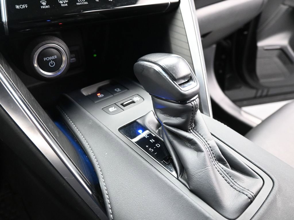 Used 2024 Toyota Venza Limited image 16