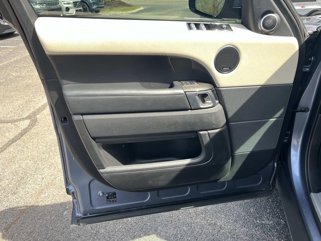 Used 2020 Land Rover Range Rover Sport HSE image 24