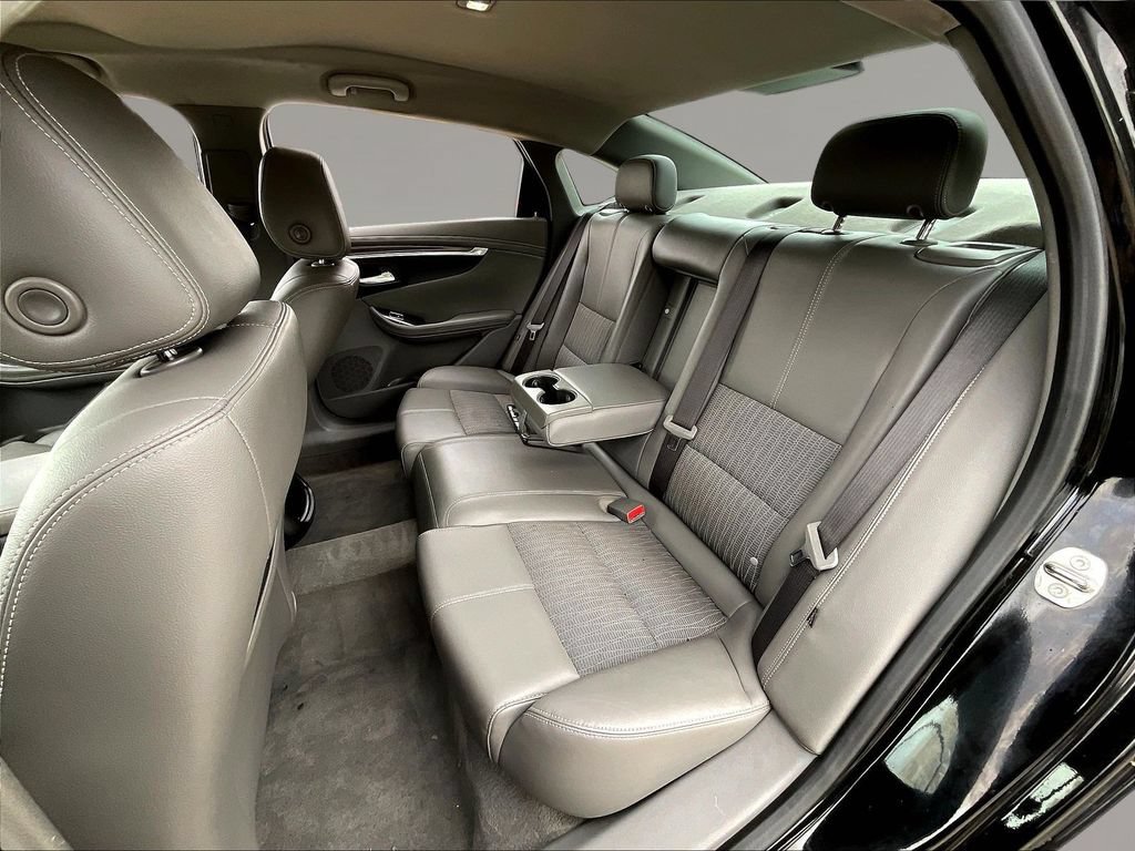 Used 2018 Chevrolet Impala LT FWD image 21