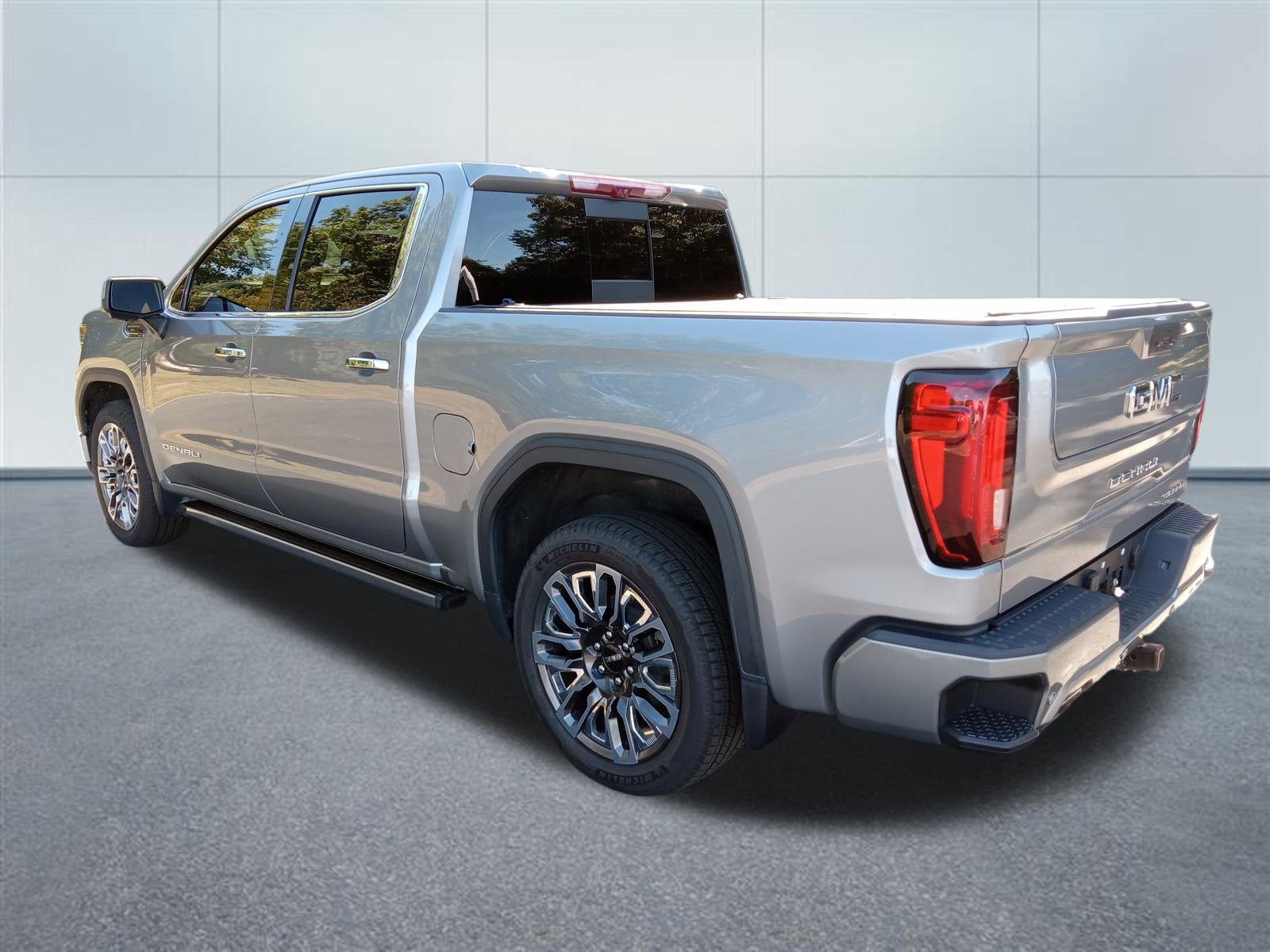 Used 2024 GMC Sierra 1500 Denali Ultimate AWD/4WD image 3