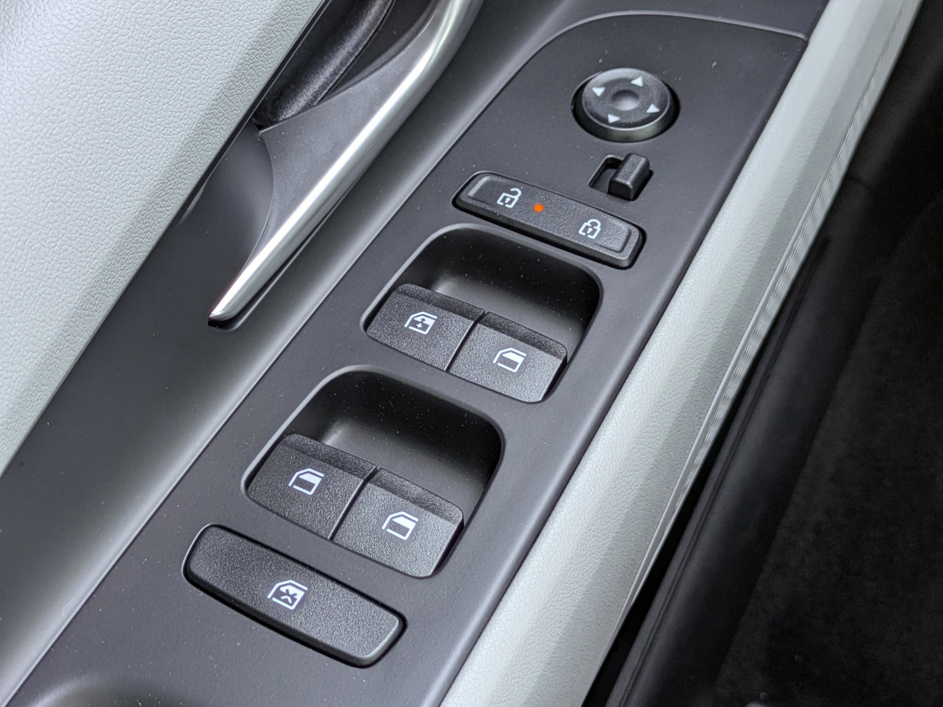 Used 2025 Hyundai Elantra Limited image 20