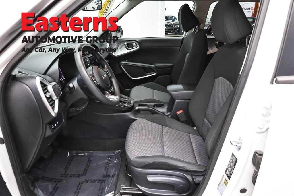 Used 2023 Kia Soul LX FWD image 14