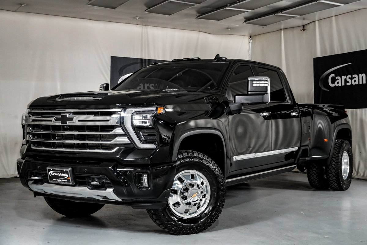 Used 2025 Chevrolet Silverado 3500 High Country w/ Technology Package AWD/4WD image 4
