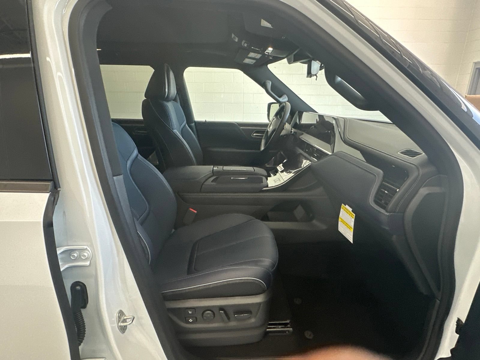 New 2027 INFINITI QX80 Sensory w/ Sport Exterior Package AWD/4WD image 14