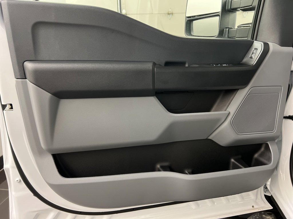 New 2025 Ford F550 4x4 Regular Cab Super Duty image 24