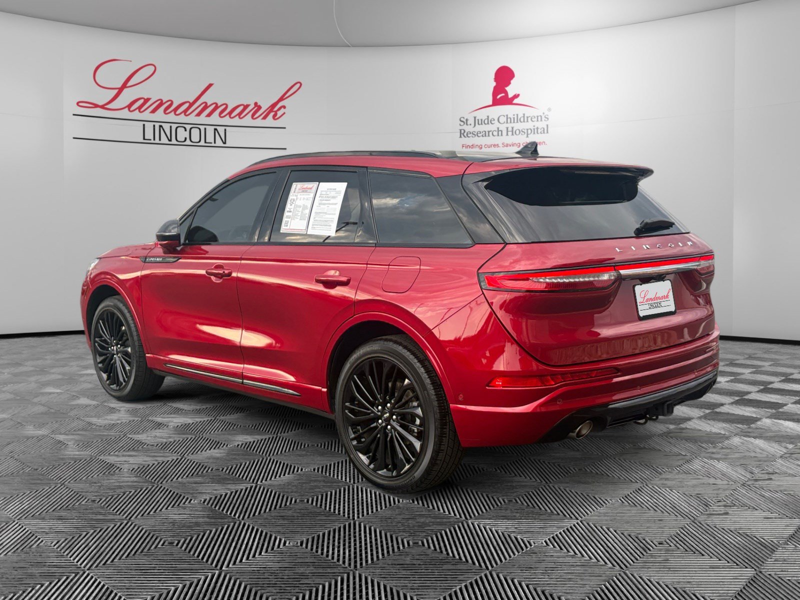Used 2024 Lincoln Corsair Reserve w/ Equipment Group 202A AWD/4WD image 3