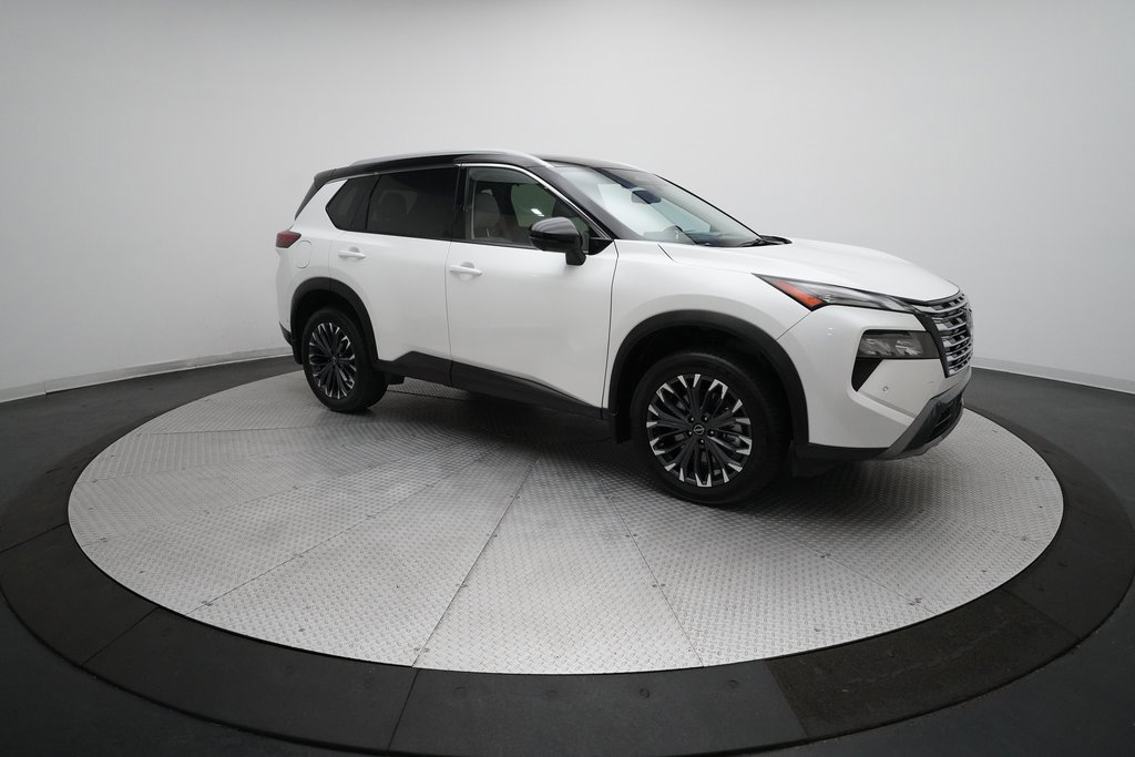 Used 2025 Nissan Rogue SL w/ Tech Package image 13