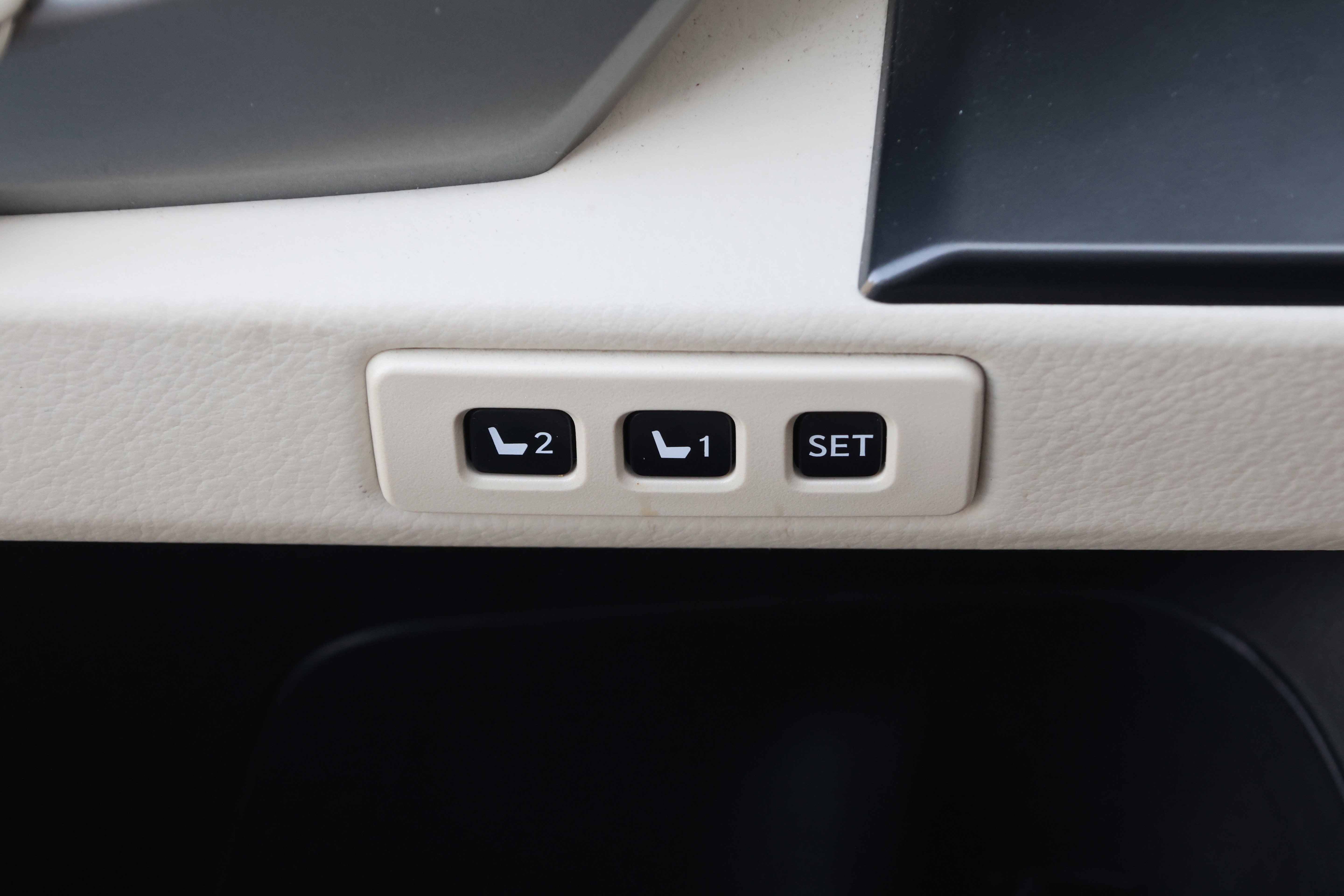 Used 2023 Lexus GX 460 Premium w/ Accessory Package AWD/4WD image 14